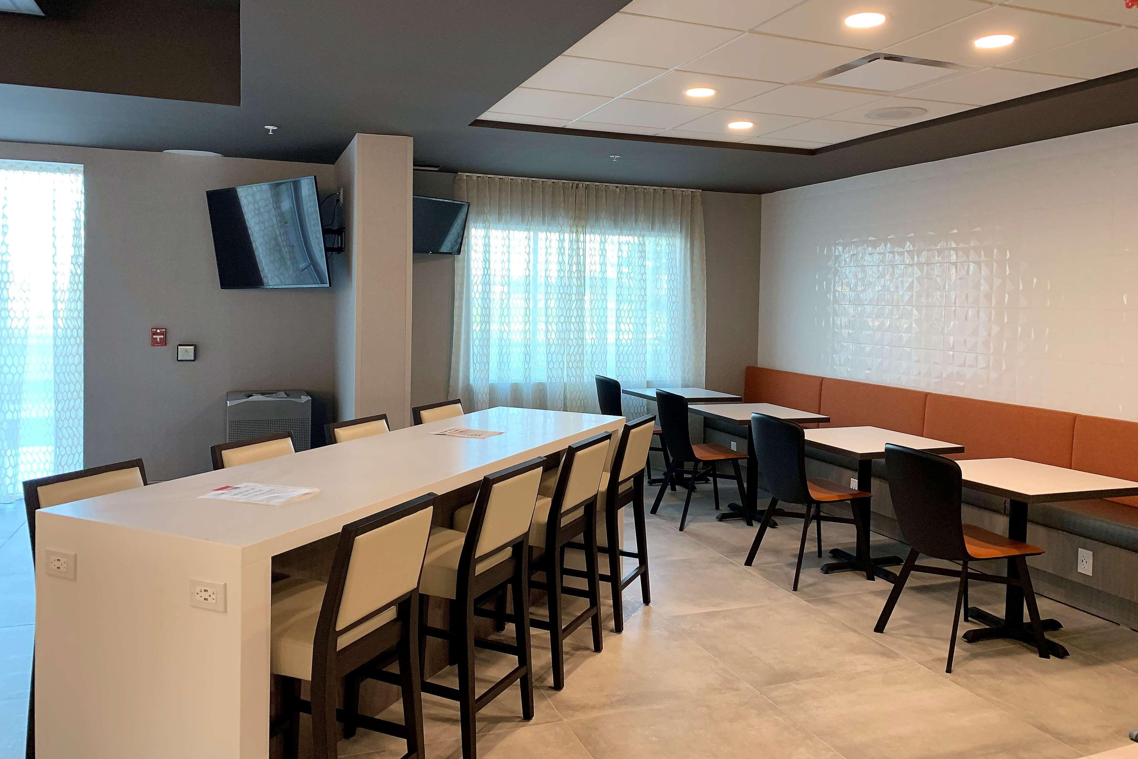 Wingate By Wyndham Kanata West Ottawa Exterior photo